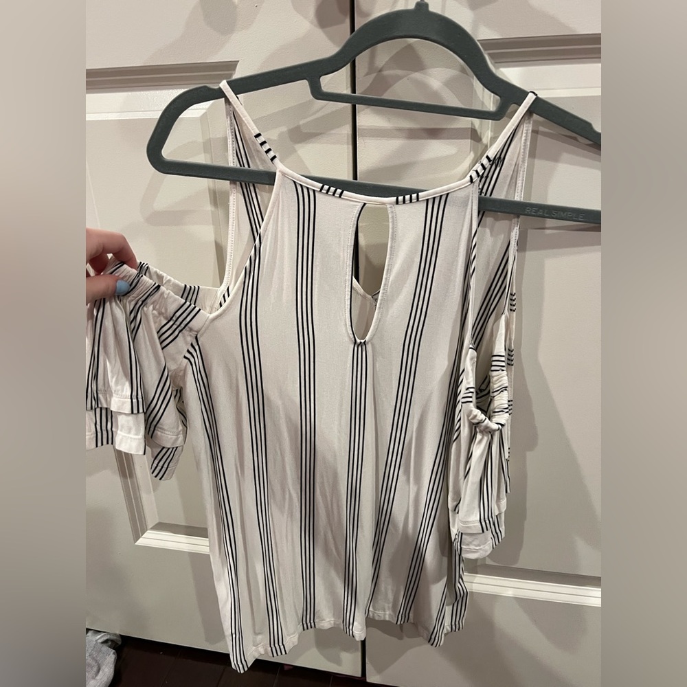 American Eagle Over the shoulder